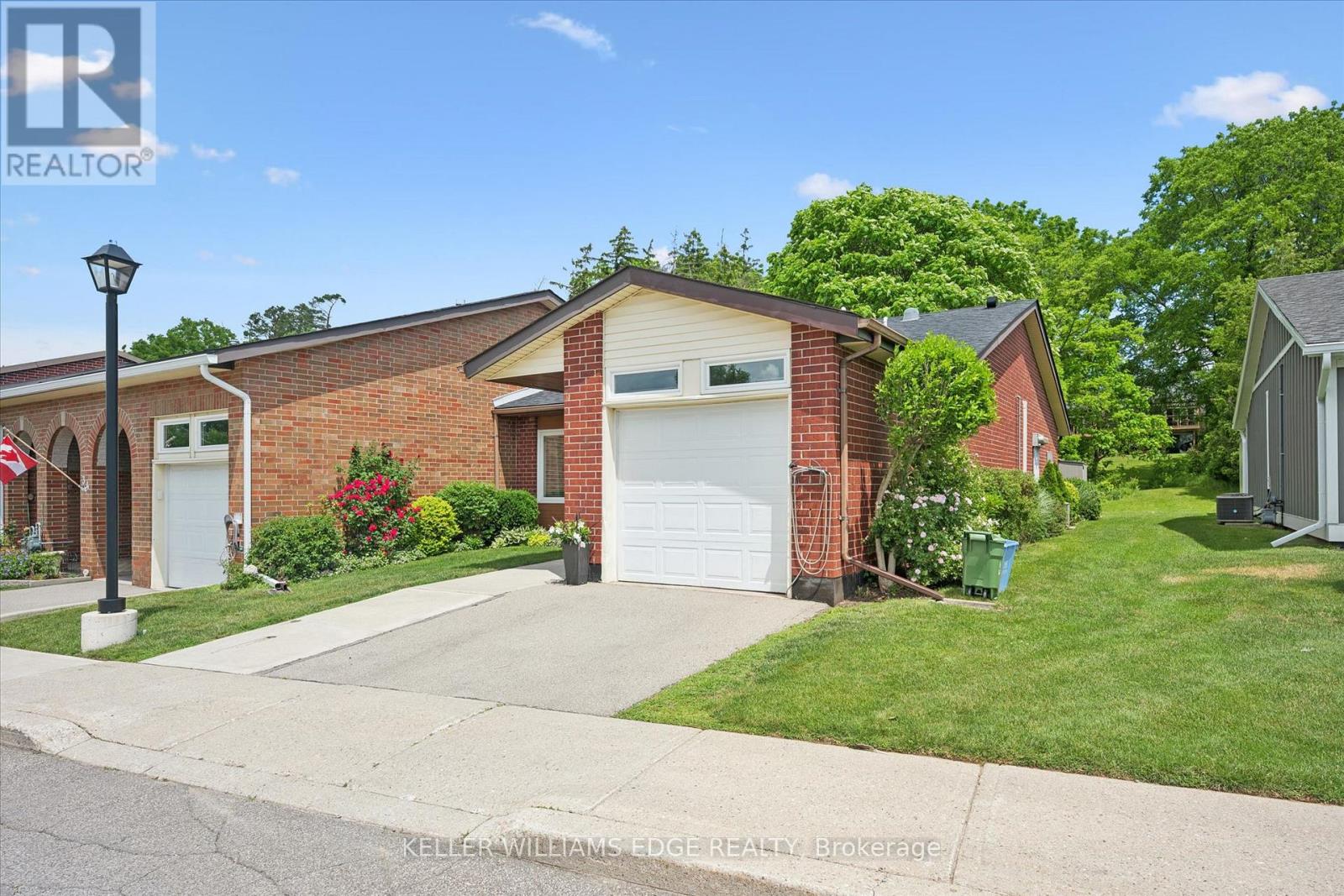 32 CARDINAL MINDSZENTY BOULEVARD - Image 3