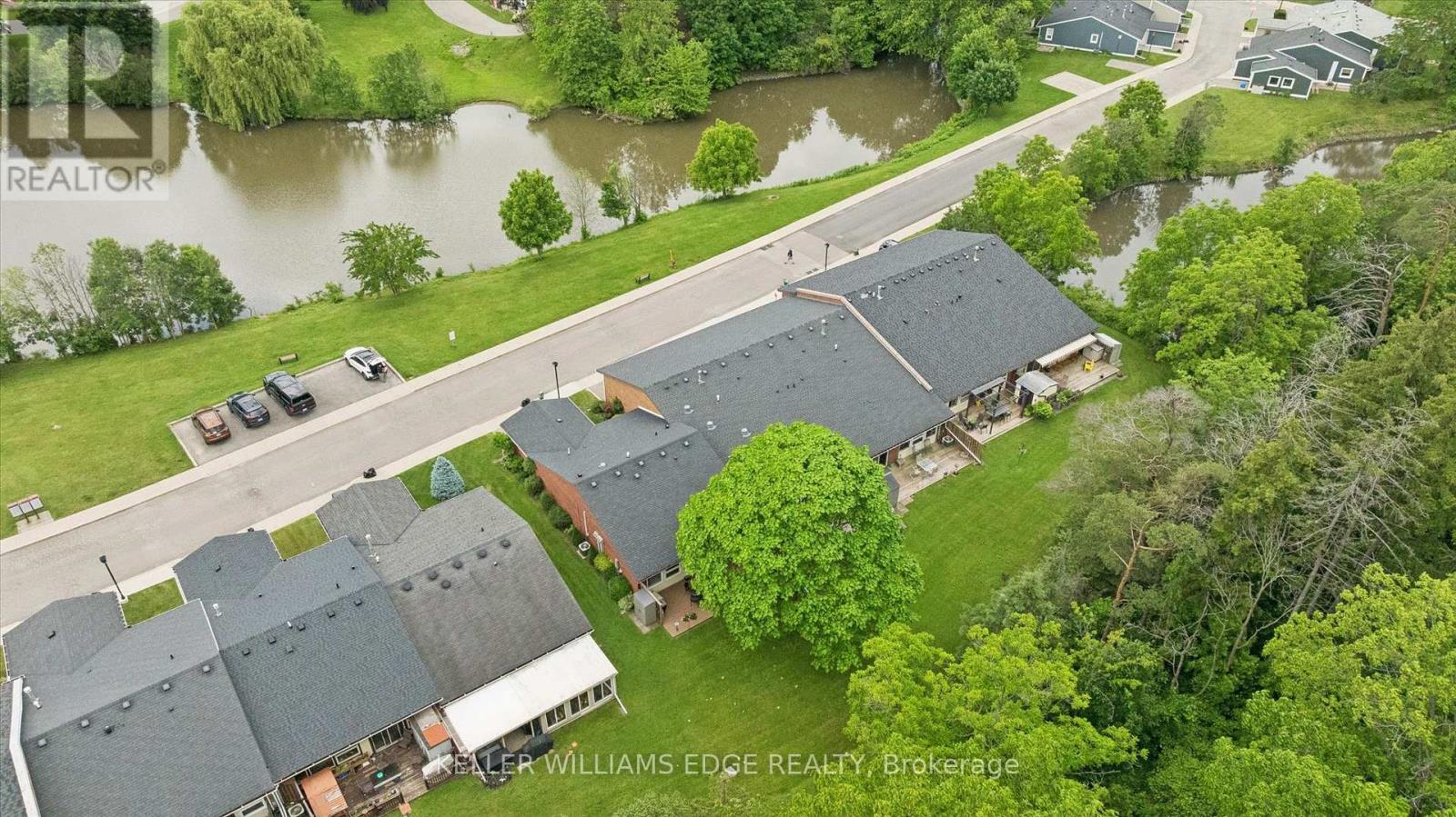 32 CARDINAL MINDSZENTY BOULEVARD - 41