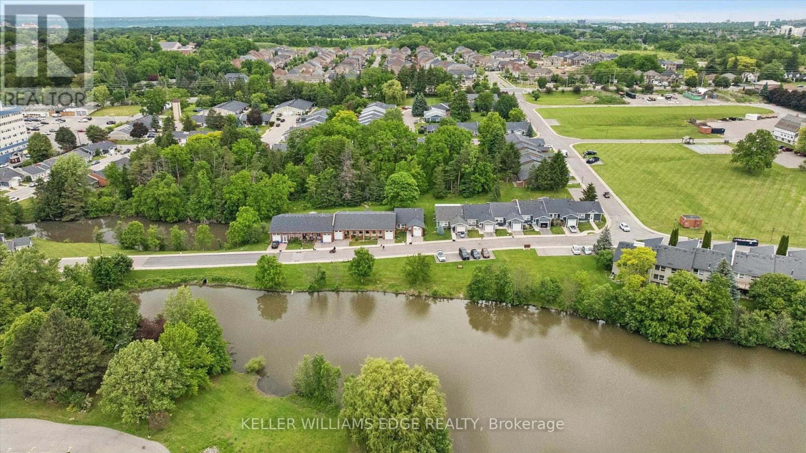 32 CARDINAL MINDSZENTY BOULEVARD - 44