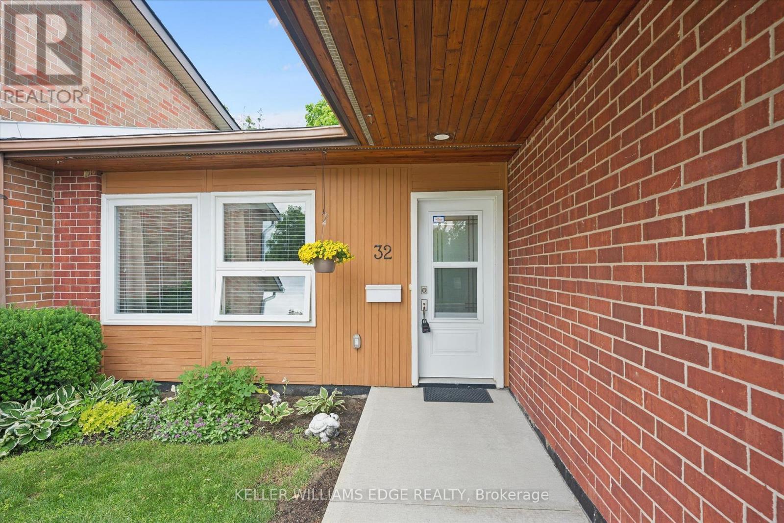 32 CARDINAL MINDSZENTY BOULEVARD - 5