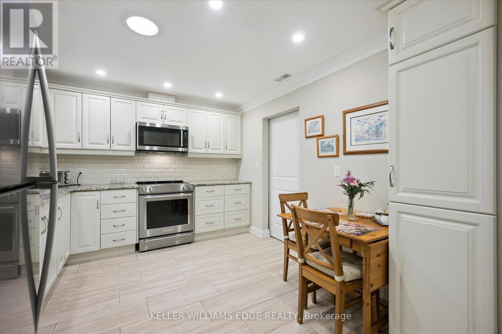 32 CARDINAL MINDSZENTY BOULEVARD - Image 9