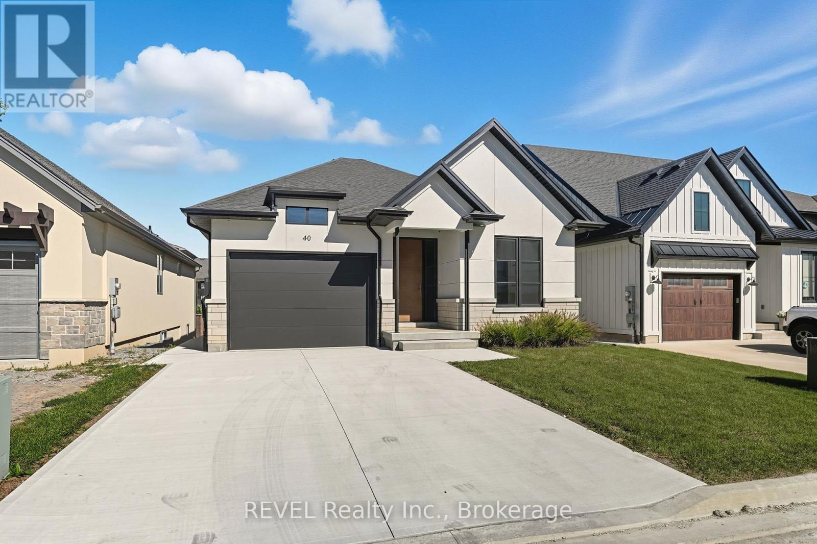 40 IVY CRESCENT - 1