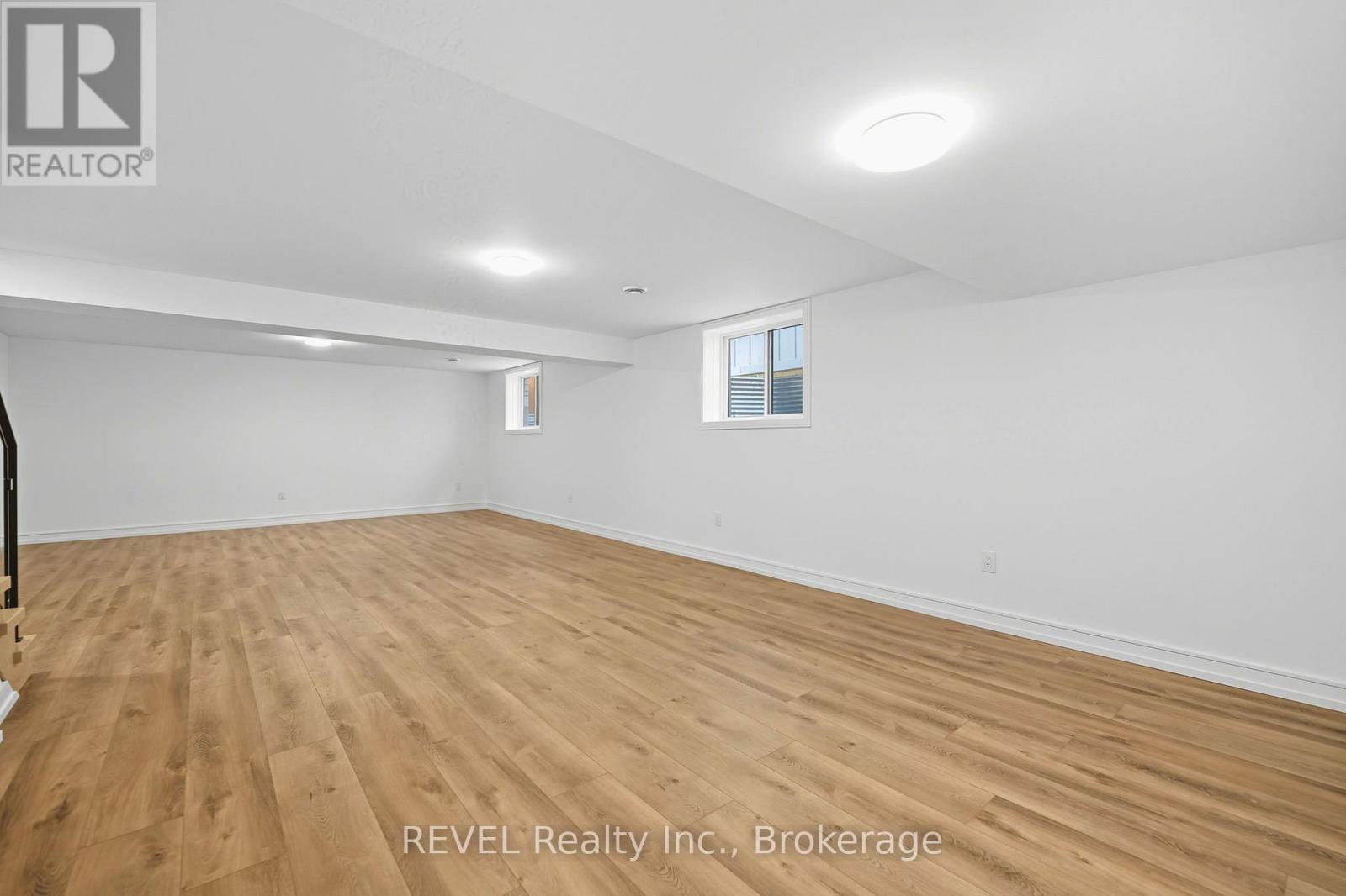 40 IVY CRESCENT - 11