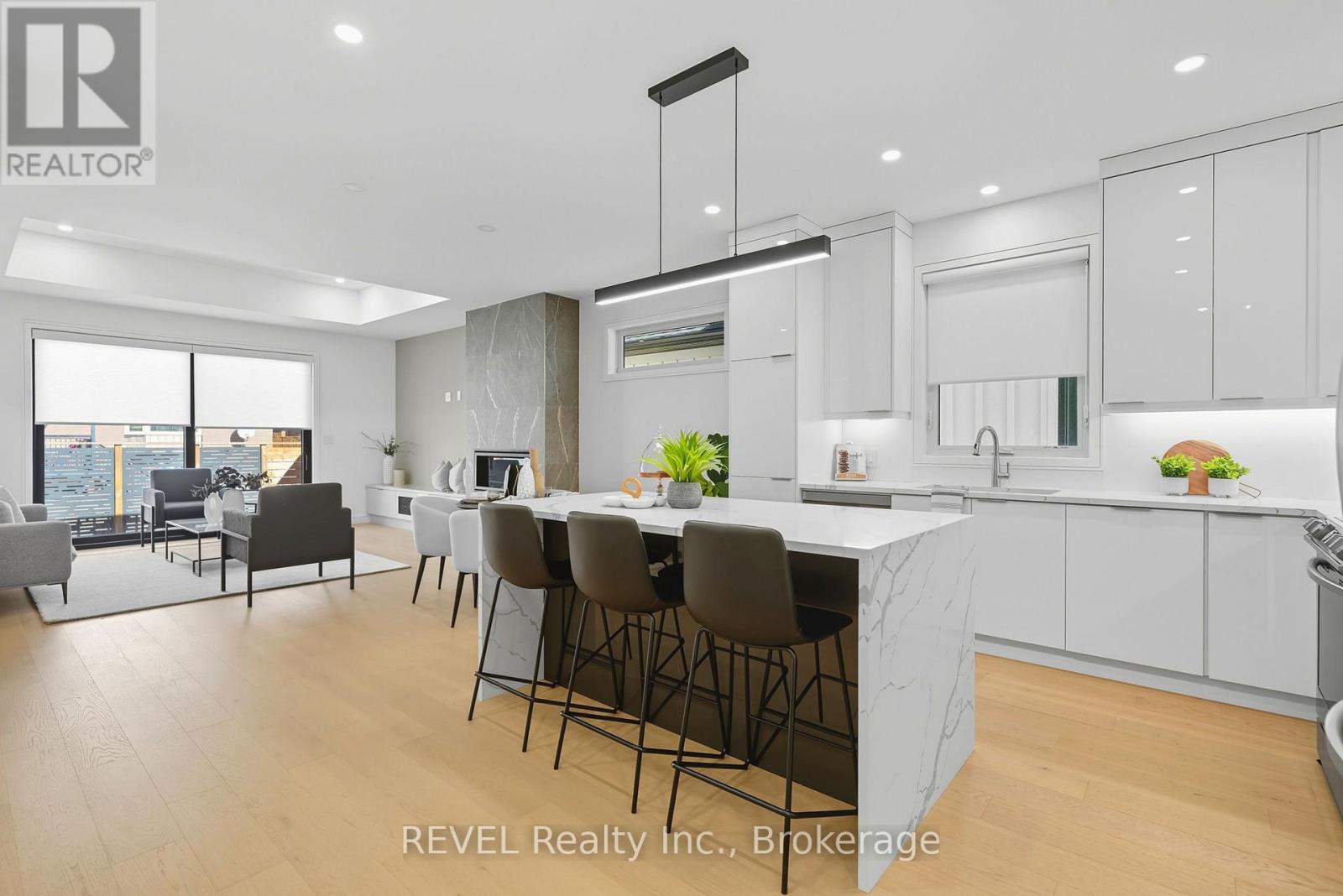 40 IVY CRESCENT - 18
