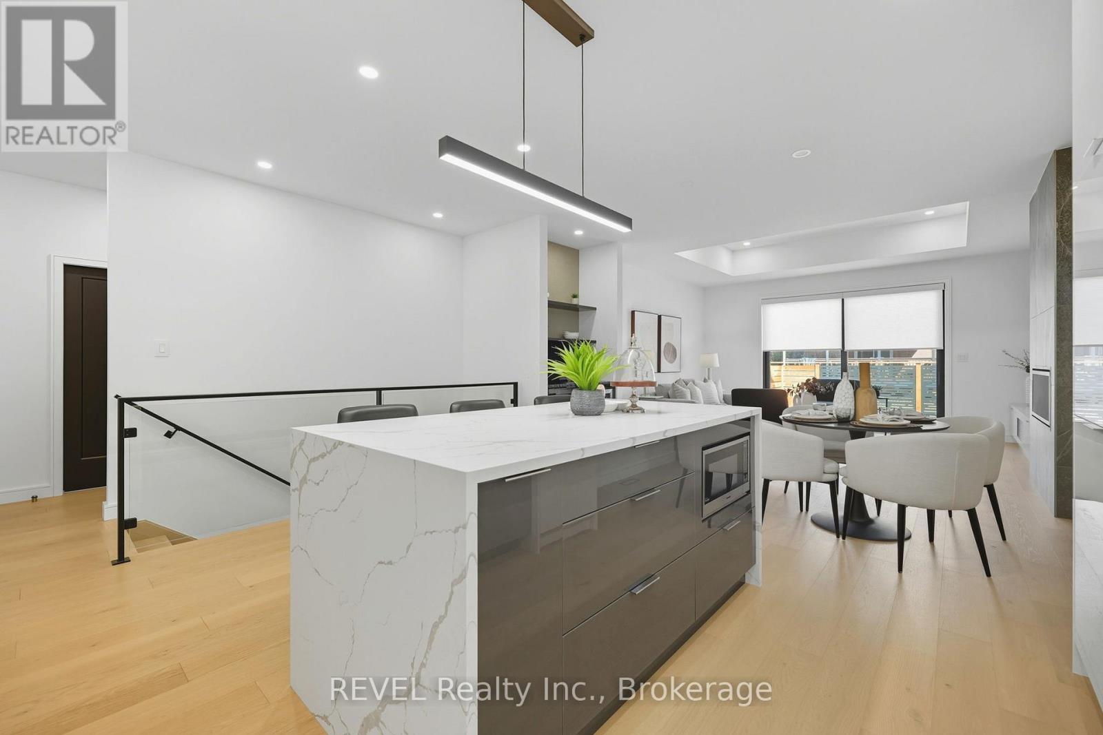 40 IVY CRESCENT - 22