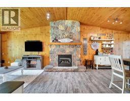 Family room/Fireplace - 6238 London Road, Lambton Shores, ON N0N1J0 Photo 8