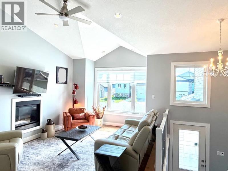718 24 Street - photo 4