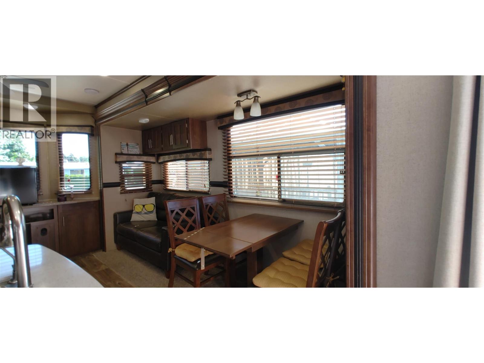 #428 415 Commonwealth Road - 11