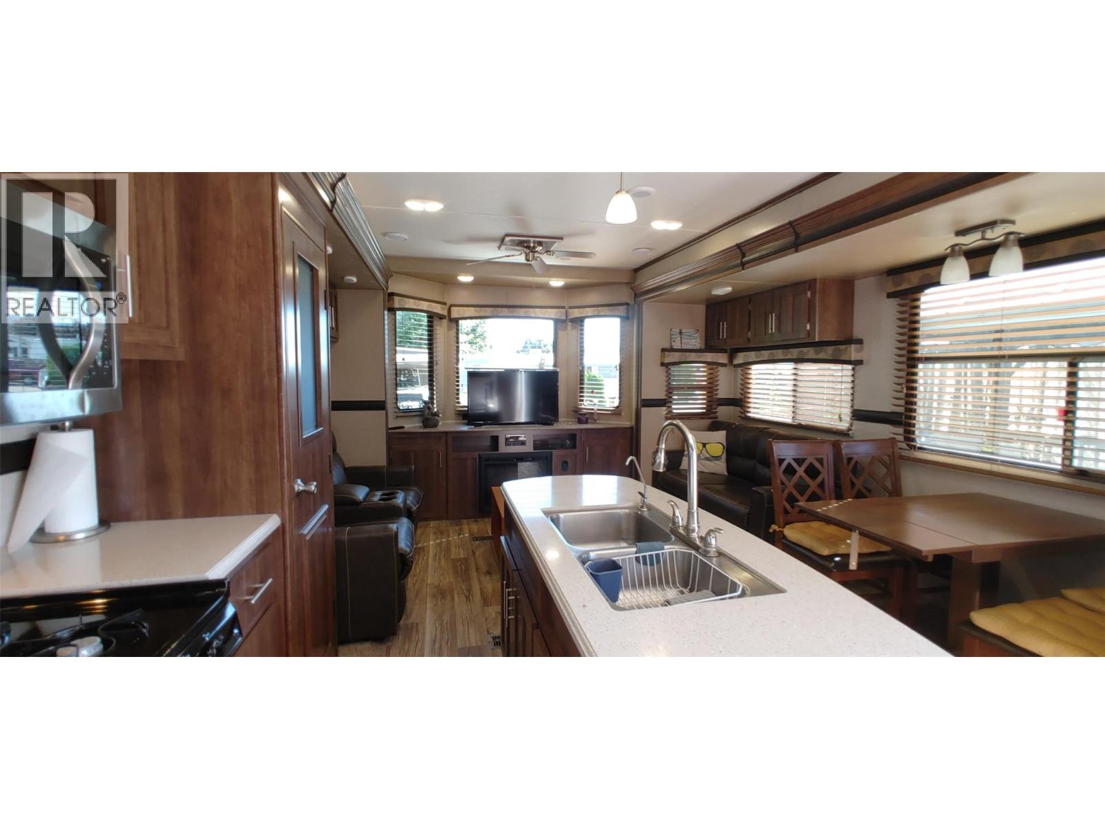 #428 415 Commonwealth Road - 10