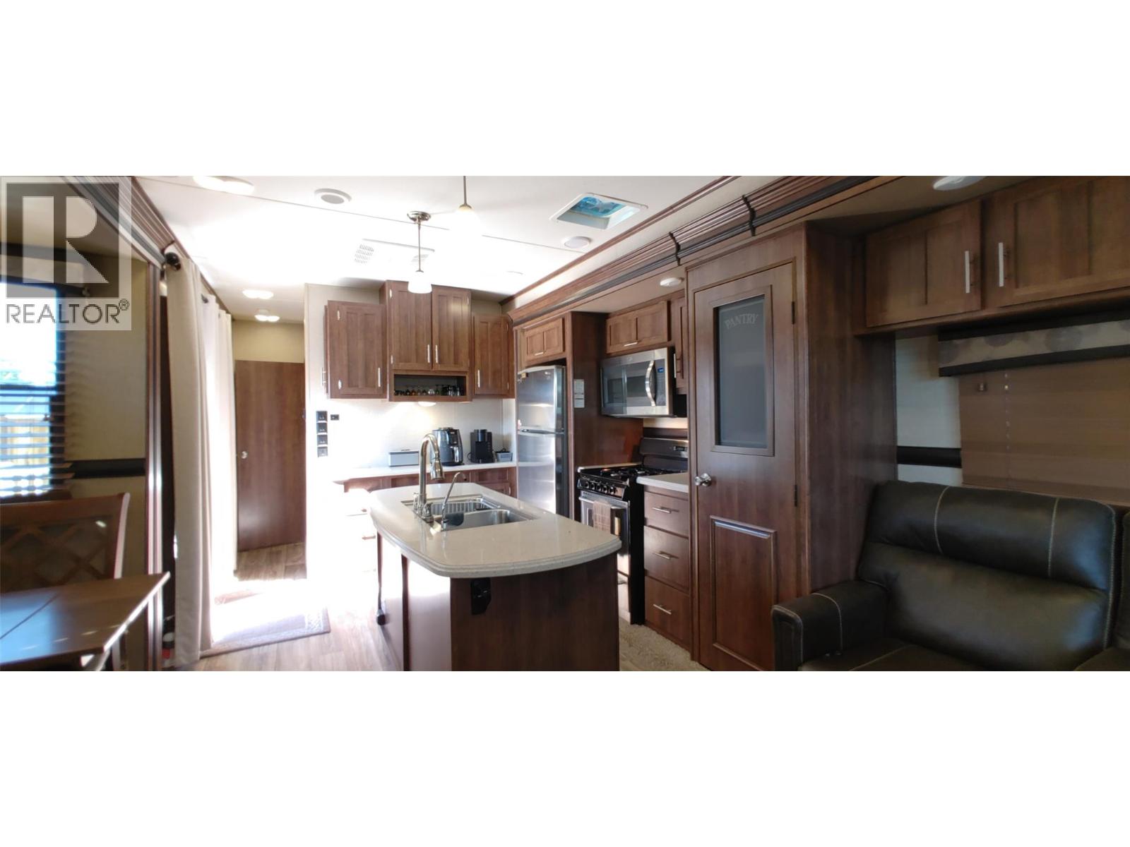 #428 415 Commonwealth Road - 12