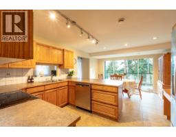 2562 Miles Road, Roberts Creek, BC V0N2W4 Photo 10
