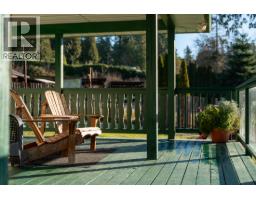 2562 Miles Road, Roberts Creek, BC V0N2W4 Photo 13