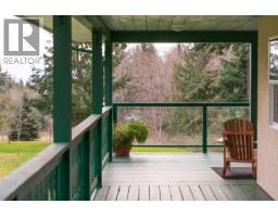 2562 Miles Road, Roberts Creek, BC V0N2W4 Photo 14