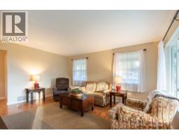 2562 Miles Road, Roberts Creek, BC V0N2W4 Photo 16