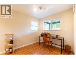 2562 Miles Road, Roberts Creek, BC V0N2W4 Photo 17