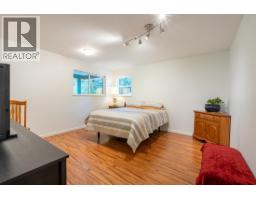 2562 Miles Road, Roberts Creek, BC V0N2W4 Photo 18
