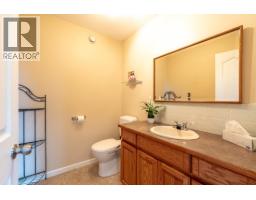 2562 Miles Road, Roberts Creek, BC V0N2W4 Photo 19