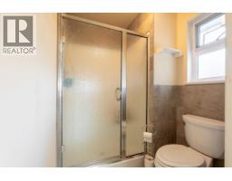2562 Miles Road, Roberts Creek, BC V0N2W4 Photo 28