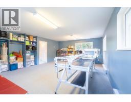 2562 Miles Road, Roberts Creek, BC V0N2W4 Photo 29