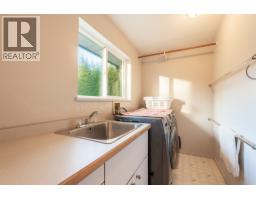 2562 Miles Road, Roberts Creek, BC V0N2W4 Photo 30