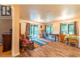 2562 Miles Road, Roberts Creek, BC V0N2W4 Photo 33