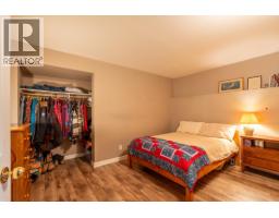 2562 Miles Road, Roberts Creek, BC V0N2W4 Photo 34