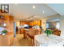 2562 Miles Road, Roberts Creek, BC V0N2W4 Photo 8