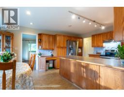2562 Miles Road, Roberts Creek, BC V0N2W4 Photo 9