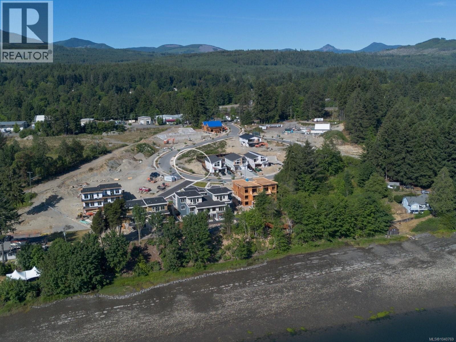 163 Marina View Dr, Ladysmith