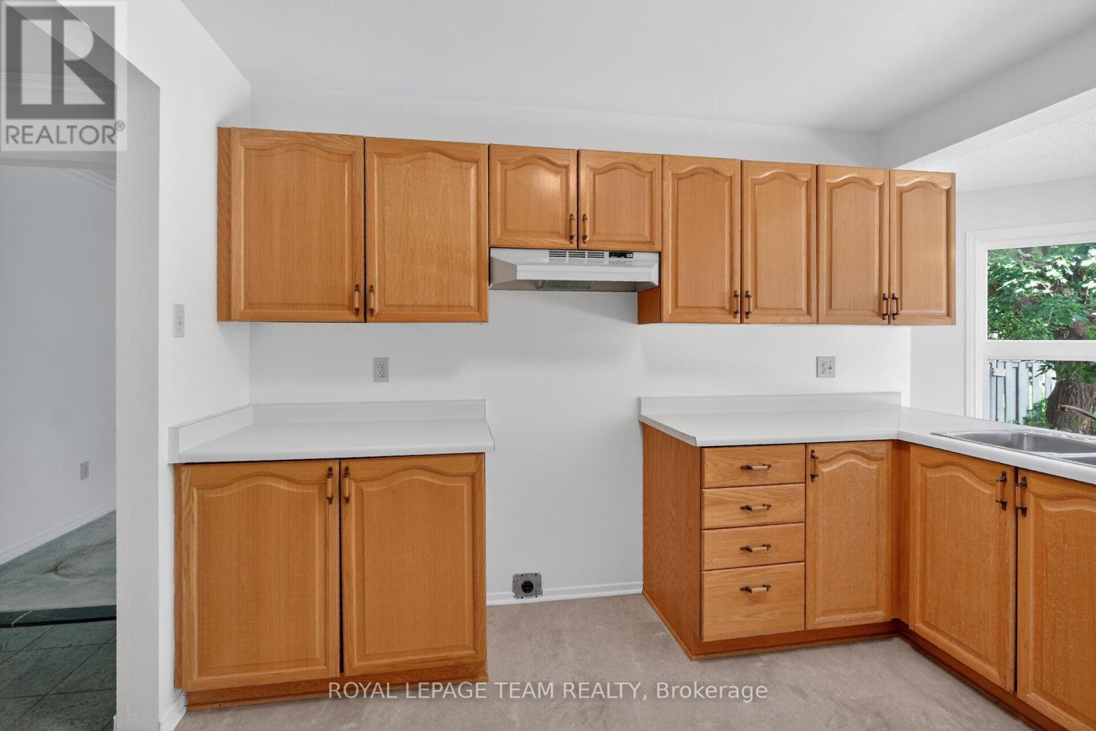 6 SHETLAND WAY - 22