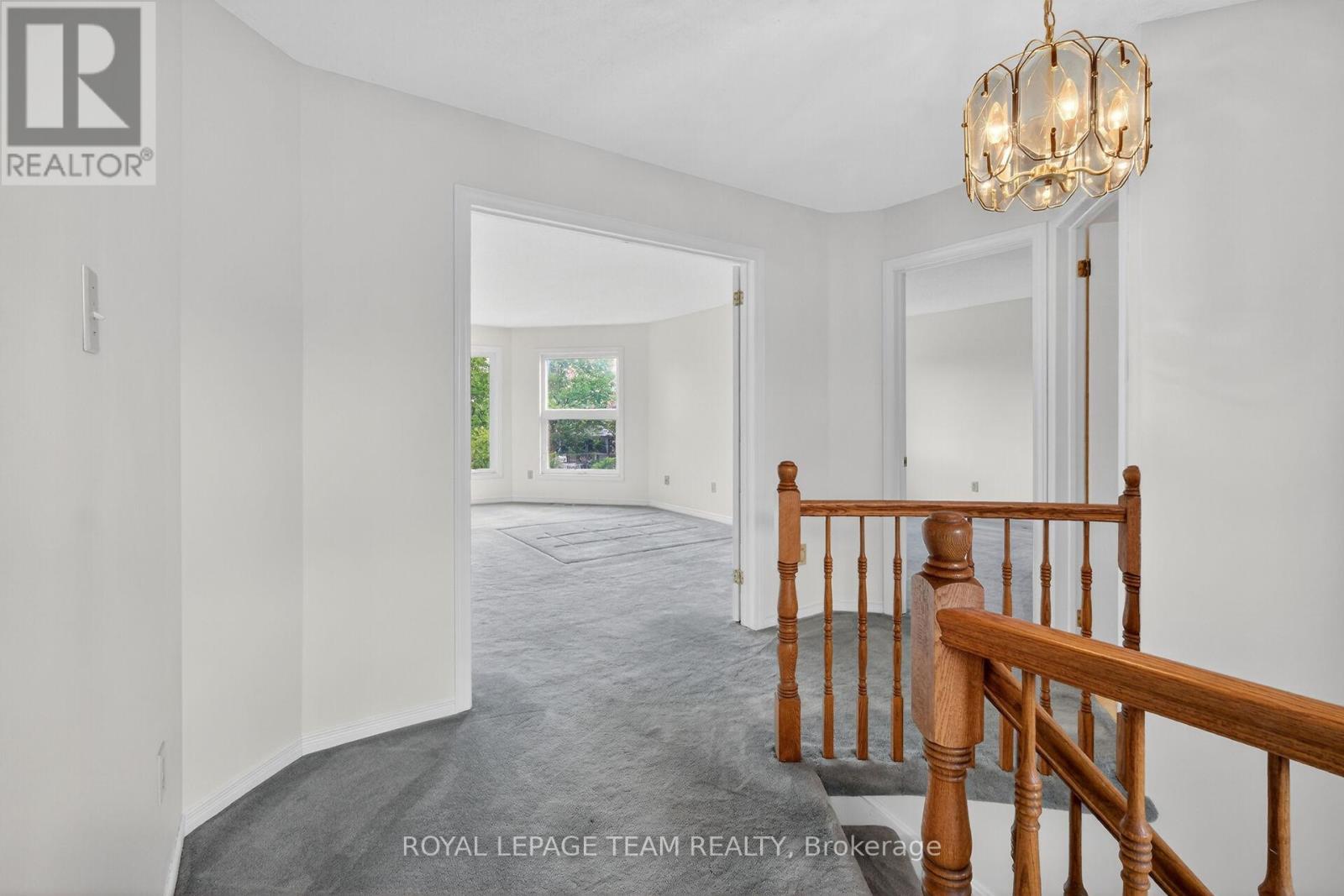 6 SHETLAND WAY - 25