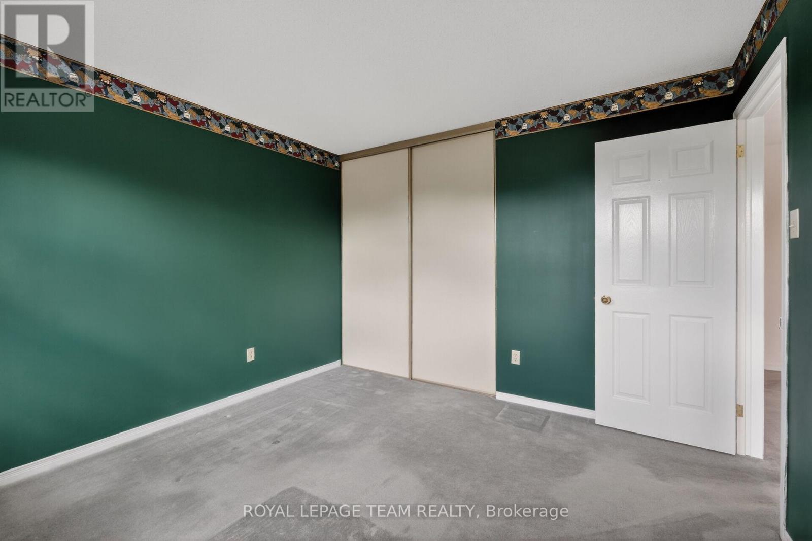 6 SHETLAND WAY - 28