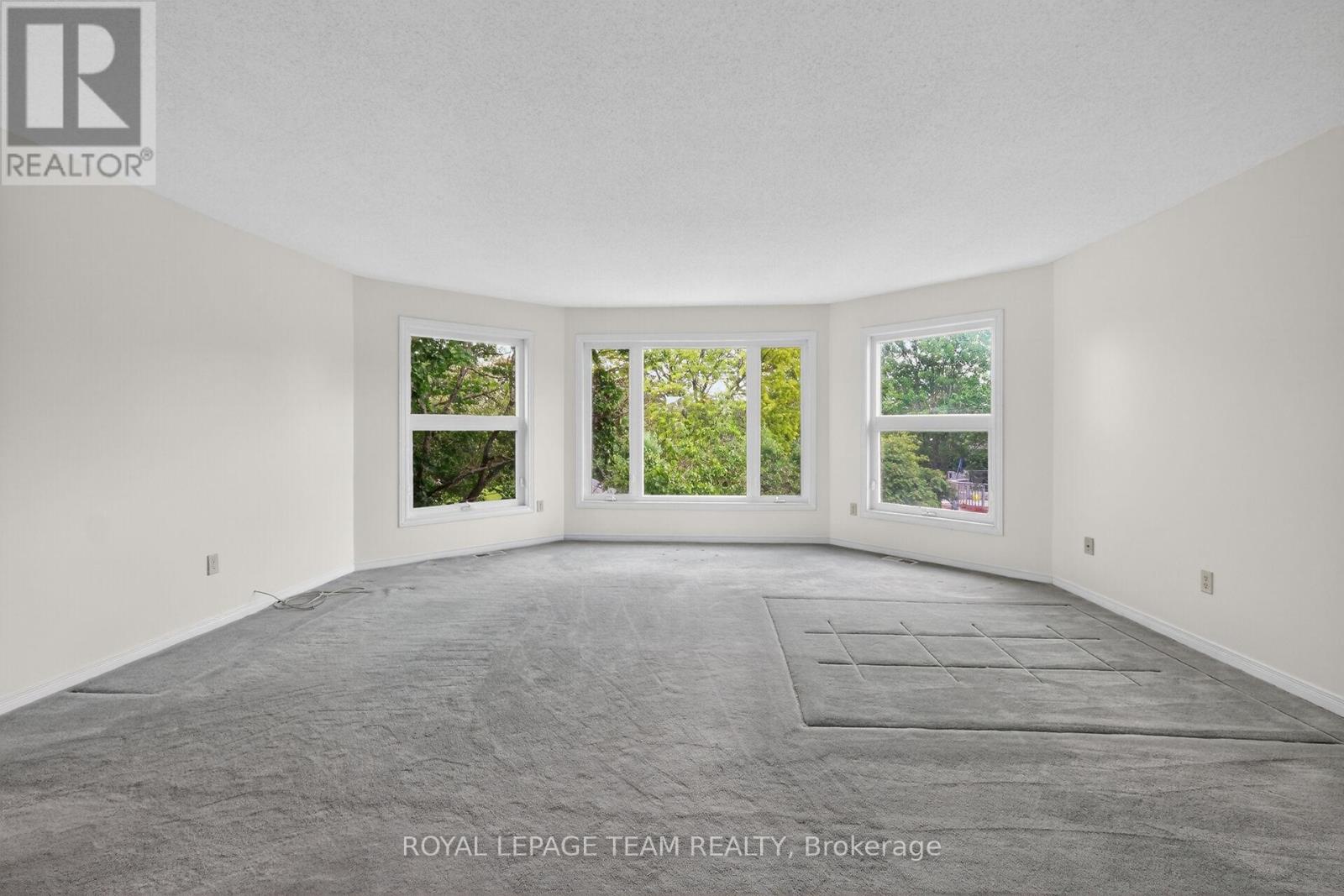 6 SHETLAND WAY - 35