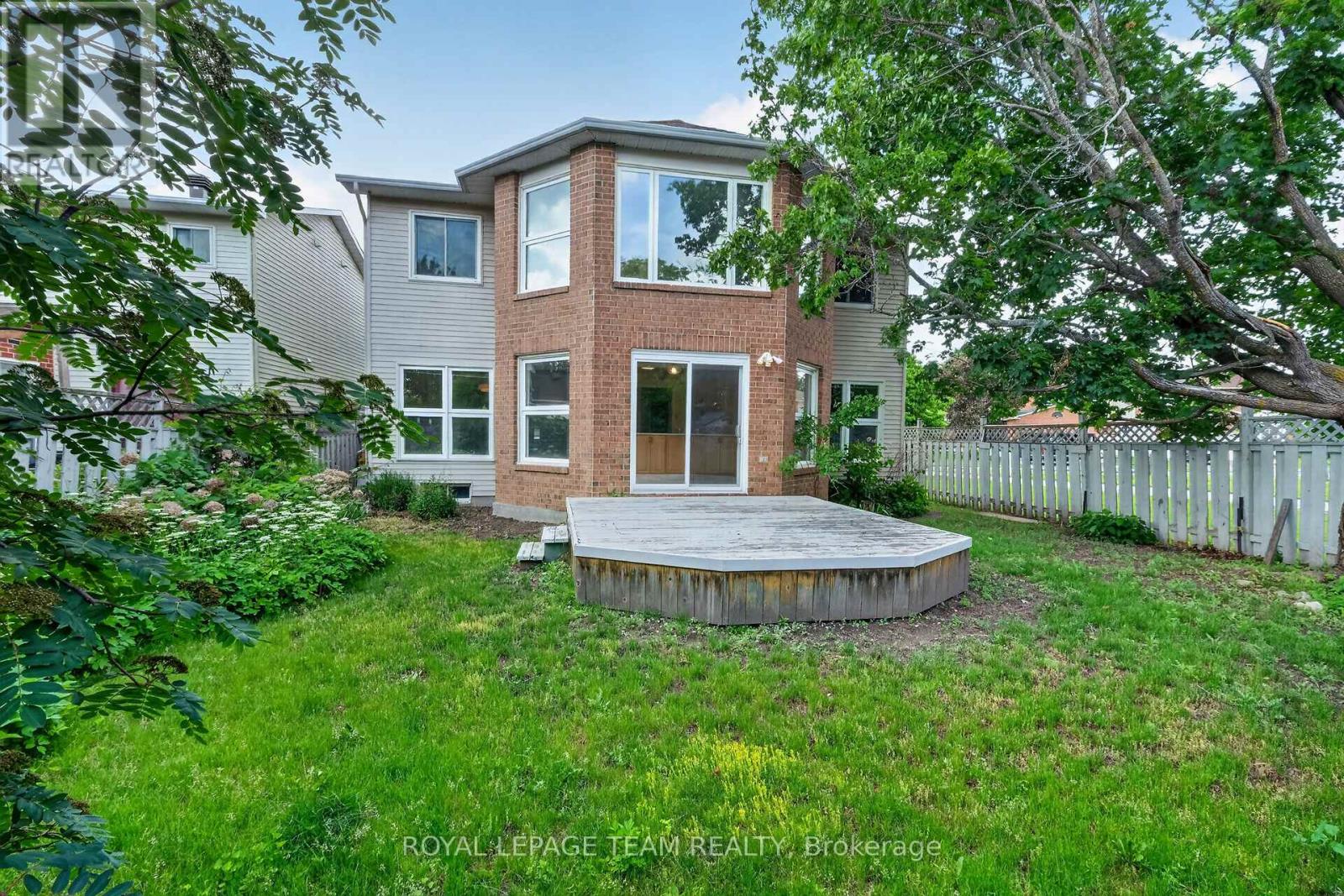6 SHETLAND WAY - 44
