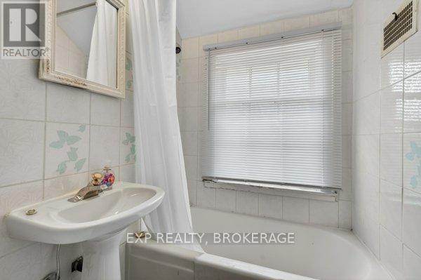 11 CARRUTHERS AVENUE - 14