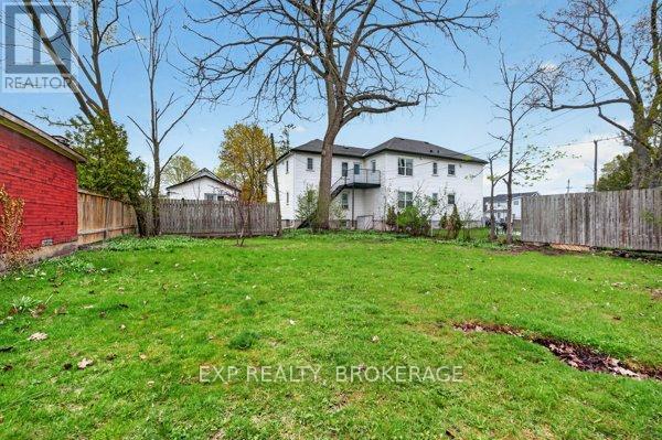 11 CARRUTHERS AVENUE - 27