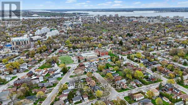 11 CARRUTHERS AVENUE - 32