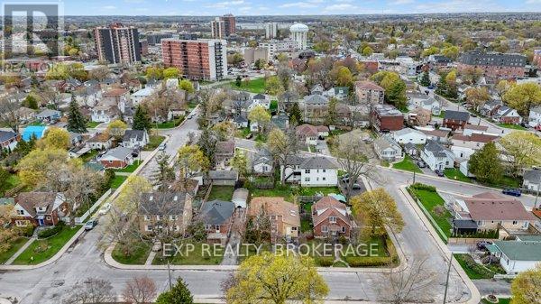 11 CARRUTHERS AVENUE - 31