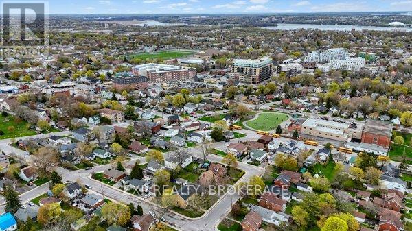 11 CARRUTHERS AVENUE - 33