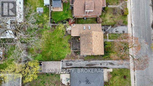 11 CARRUTHERS AVENUE - 28