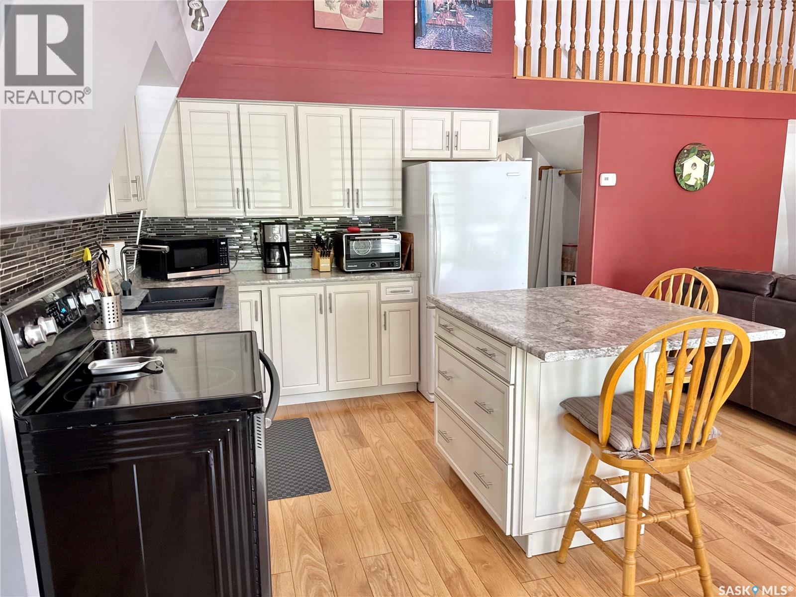 209 Lakeview Ave N, Morin Lake - 8