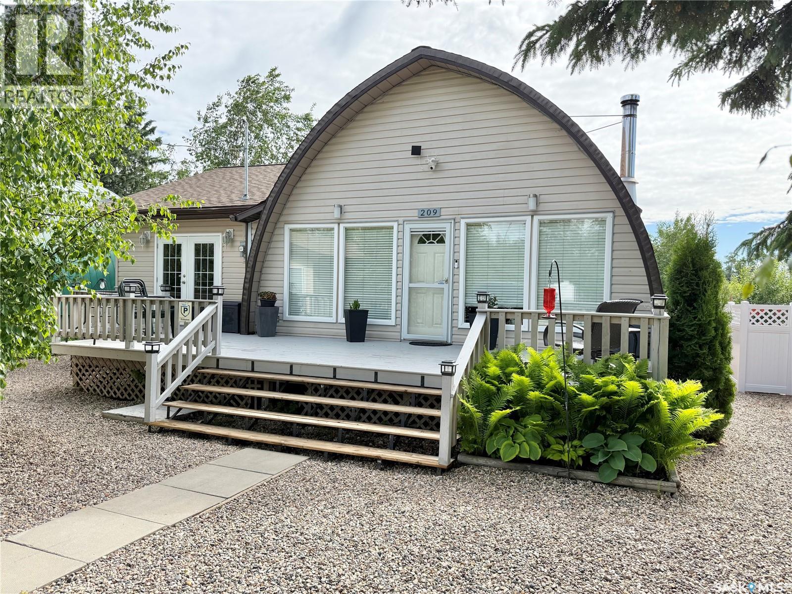 209 Lakeview Ave N, Morin Lake - 1