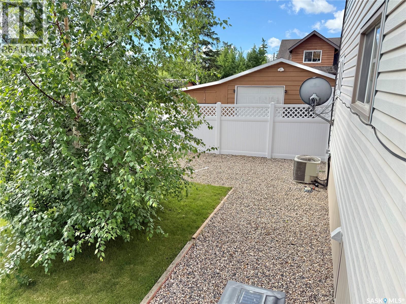 209 Lakeview Ave N, Morin Lake - 43