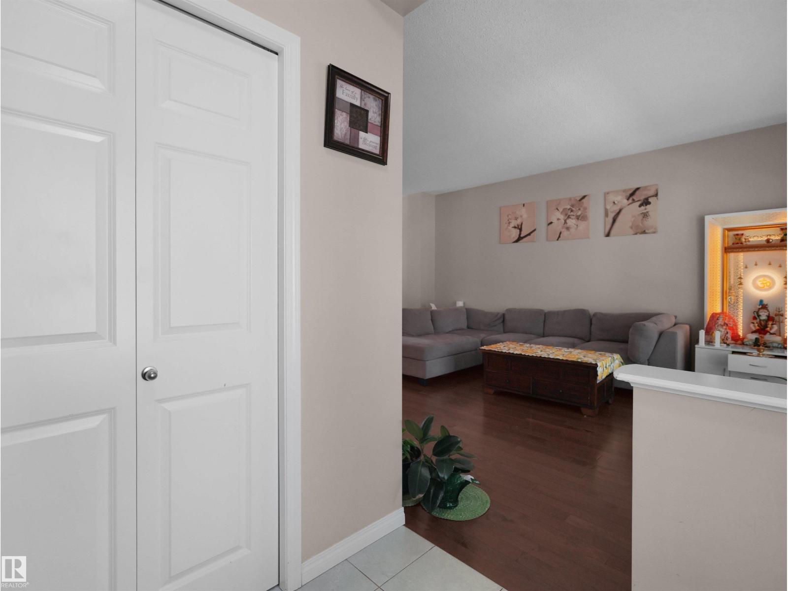 7827 22 AV SW — photo 15
