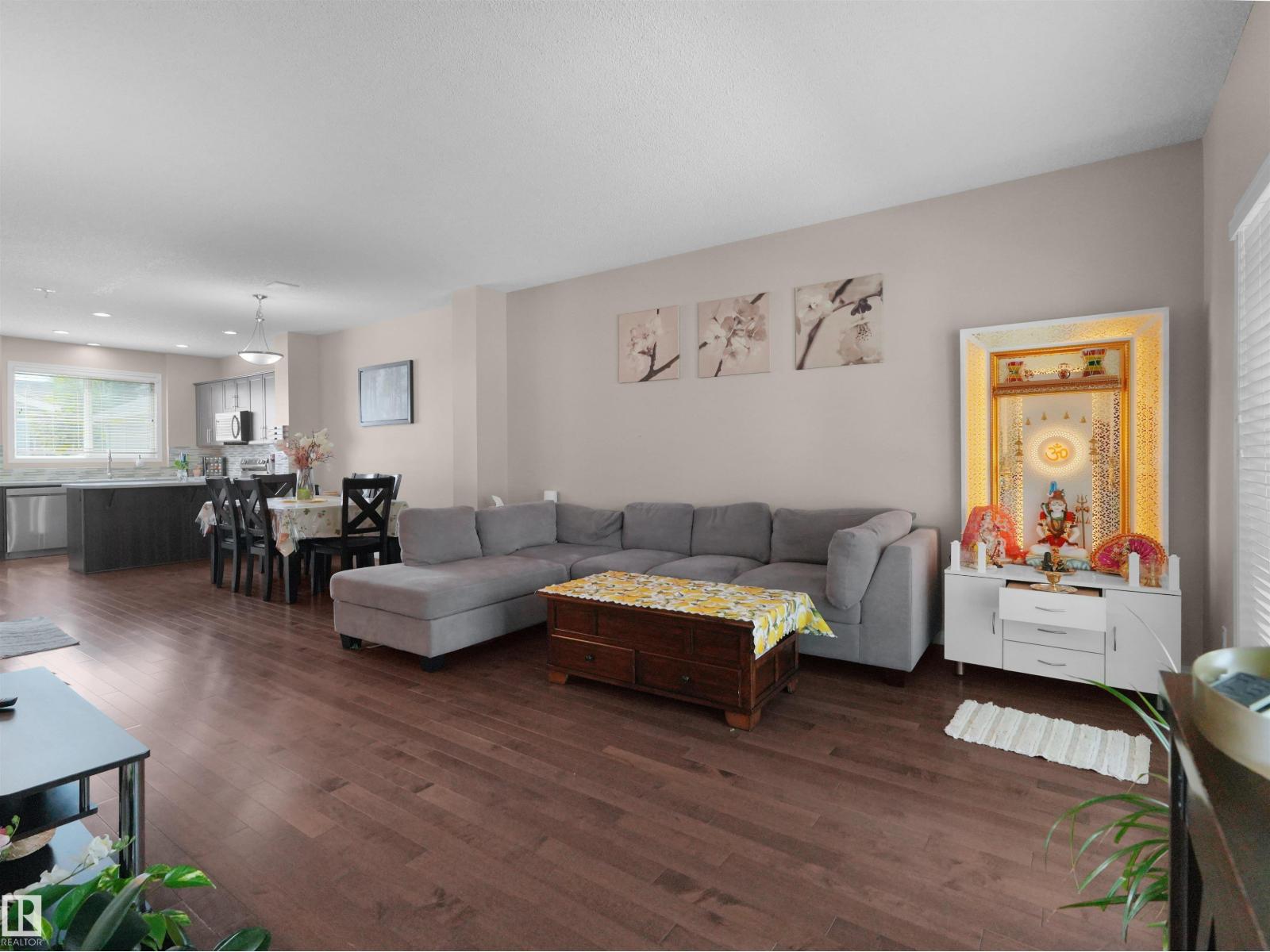 7827 22 AV SW — photo 16