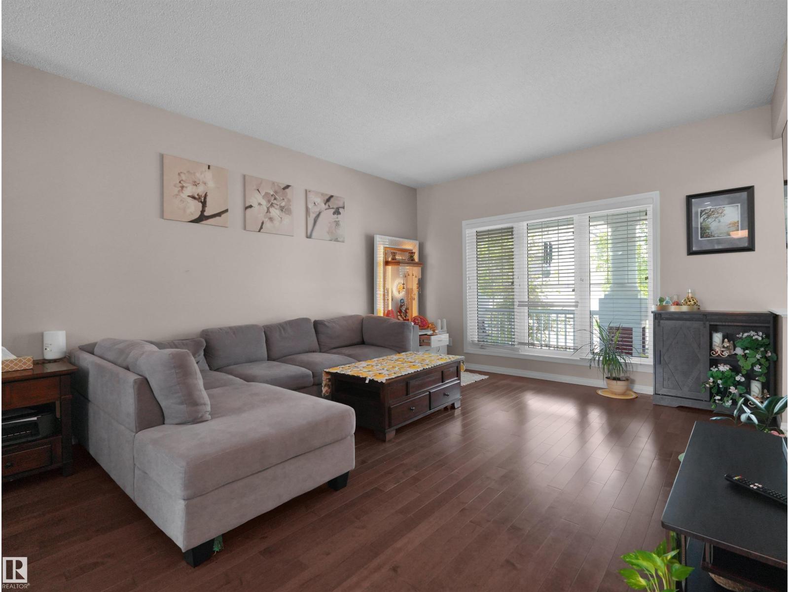 7827 22 AV SW — photo 17