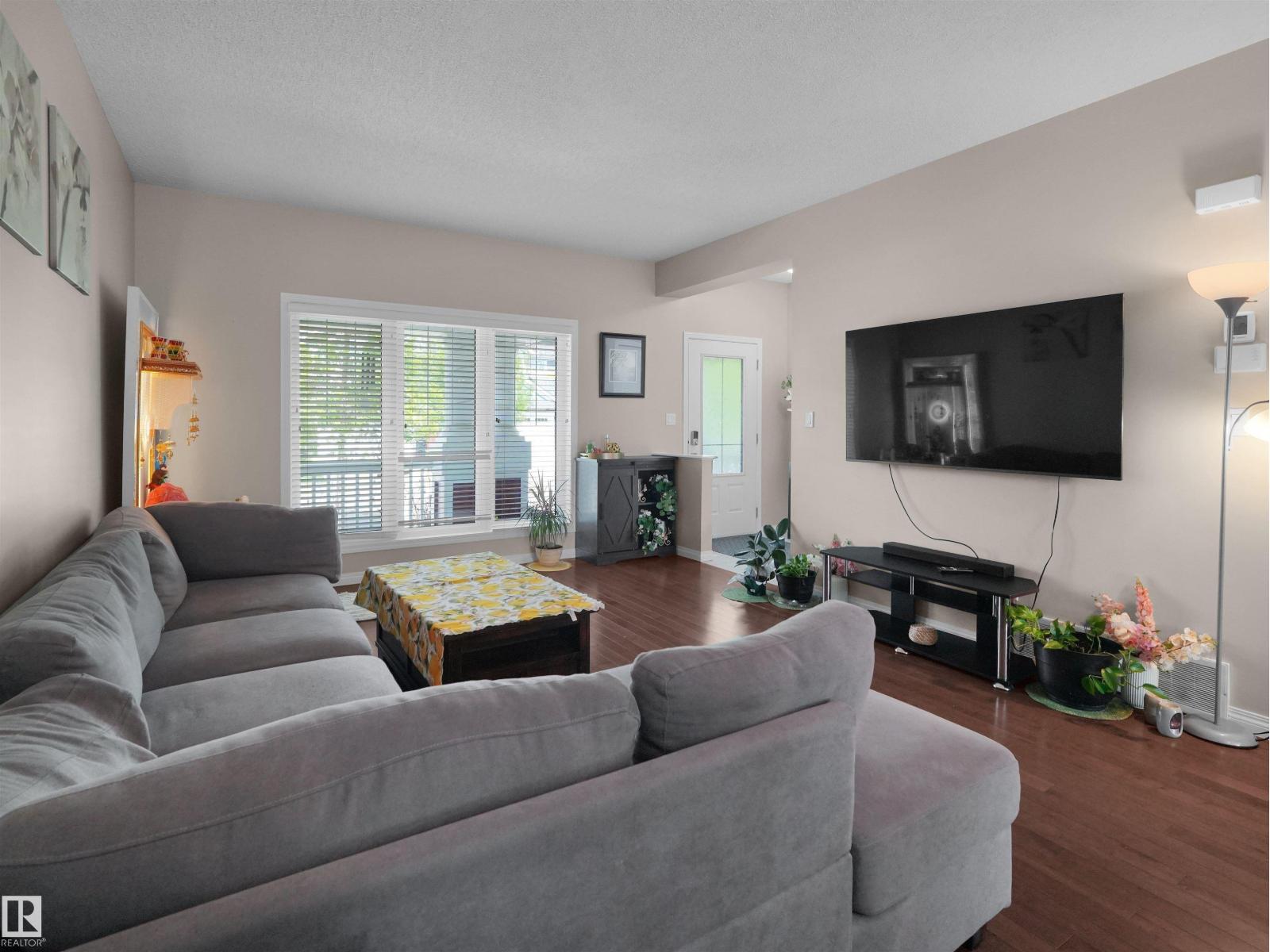 7827 22 AV SW — photo 18