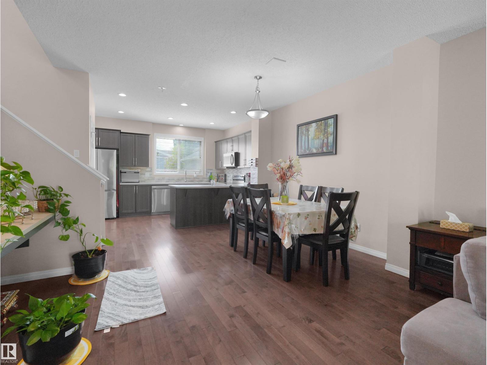 7827 22 AV SW — photo 20
