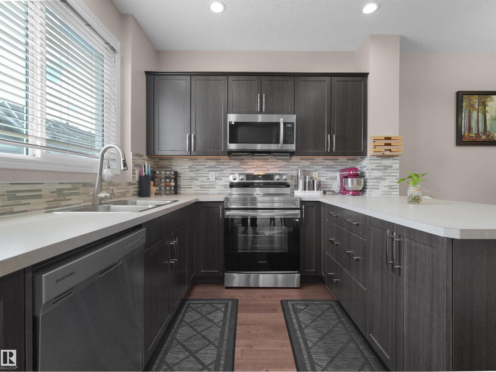 7827 22 AV SW — photo 24