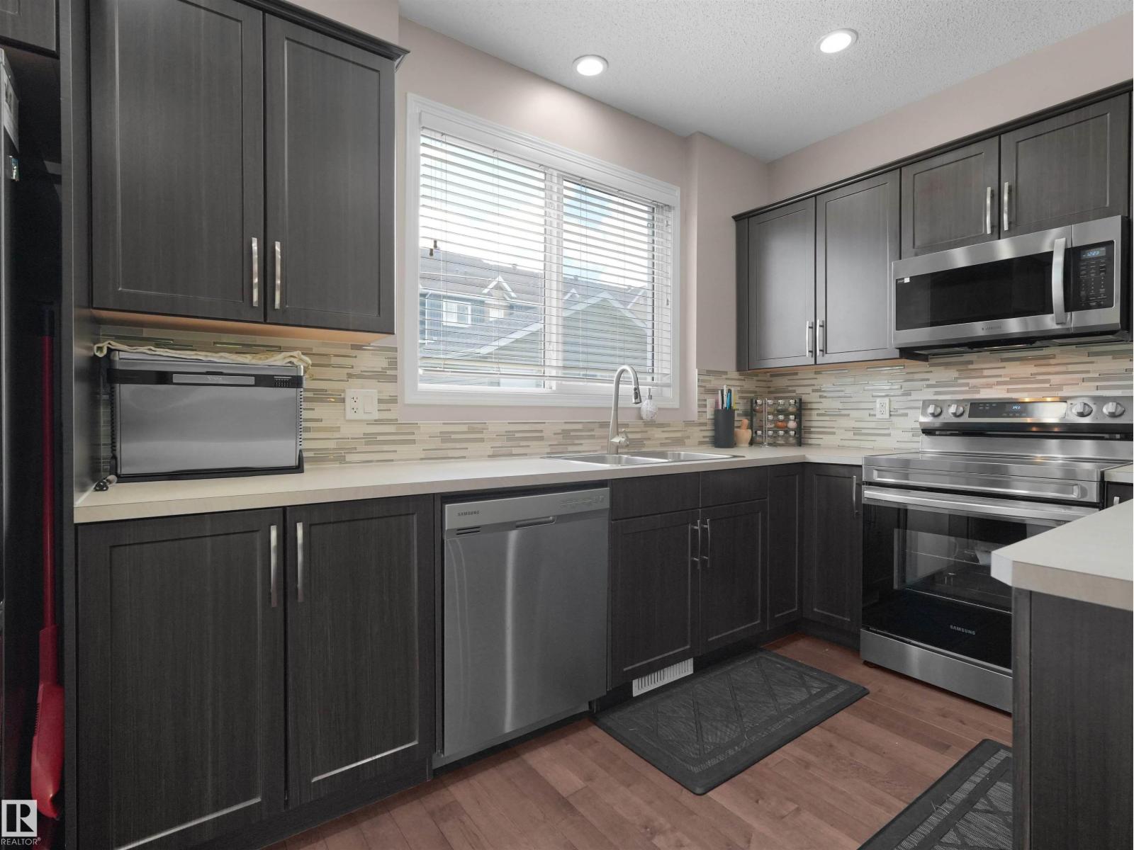 7827 22 AV SW — photo 25